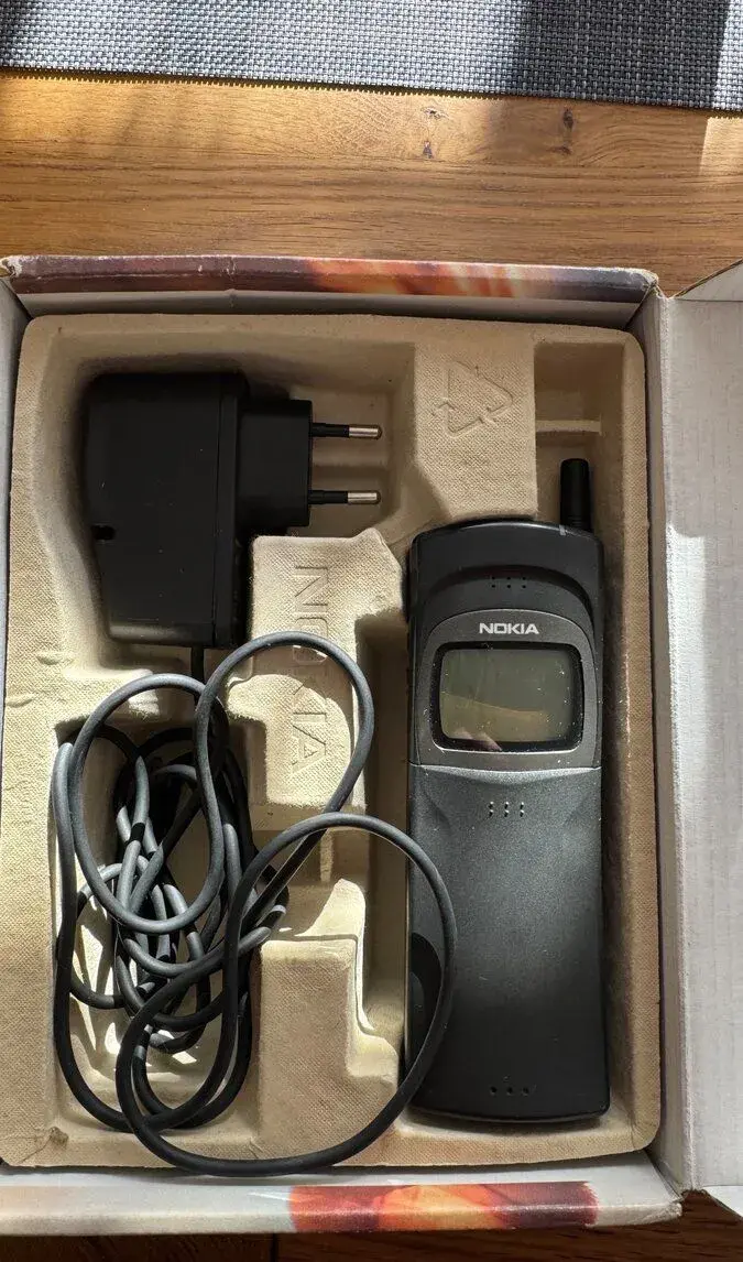 Mobil pro sběratele - Nokia 8110i