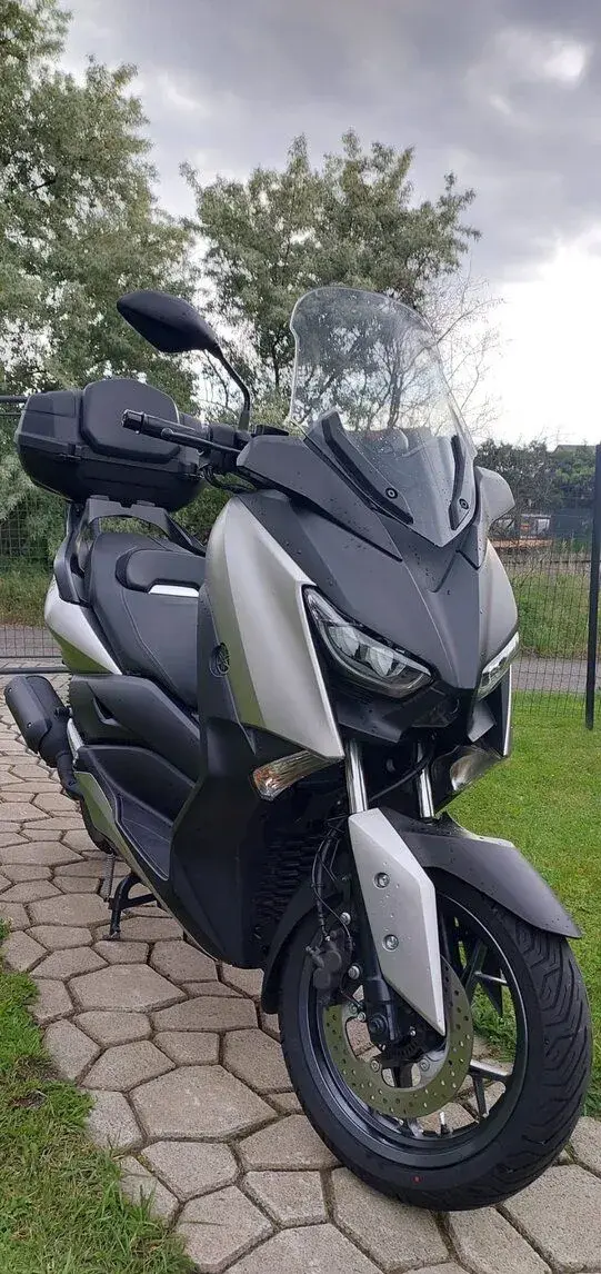 Yamaha x max 125