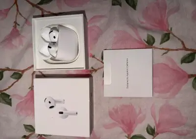 Apple AirPods 5 (Wireless Charging Case)