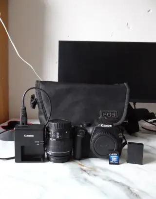 Canon EOS 1200D + 18-55mm IS II, brašna, SD karta, nabíječka