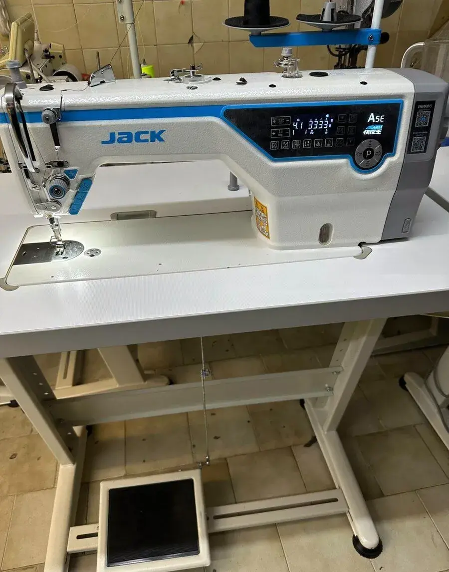 Průmyslový automaticky šicí stroj Jack A5E