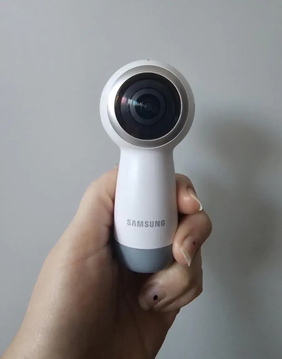 Vymazlená Samsung Gear 360 kamera