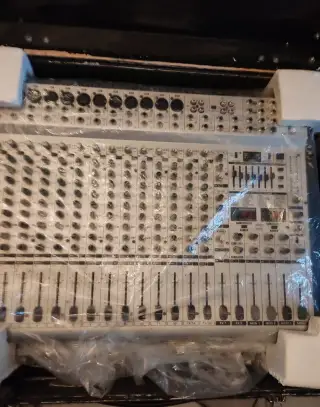 Mix Behringer Europower 5000