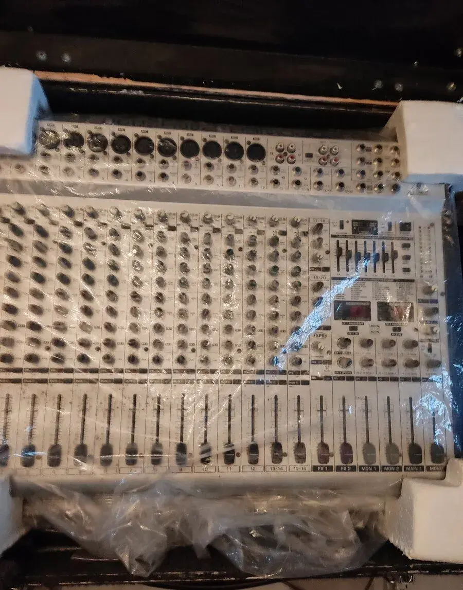 Mix Behringer Europower 5000