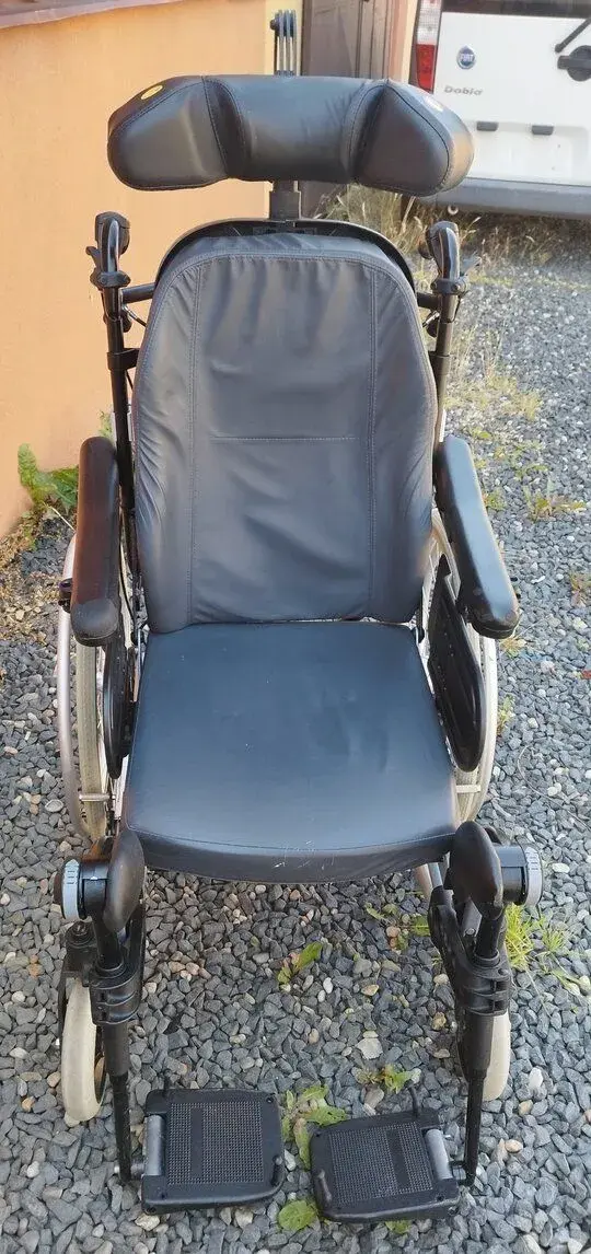 Invalidní vozík INVACARE model REA Clematis