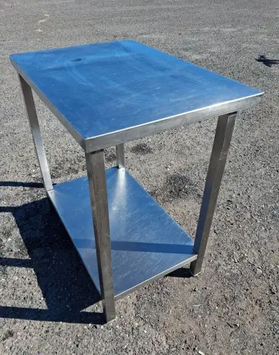 Nerezový stůl 60x83x90 cm se spodní polici