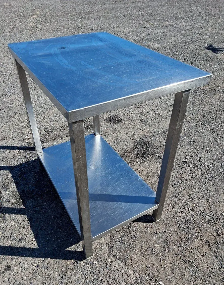 Nerezový stůl 60x83x90 cm se spodní polici