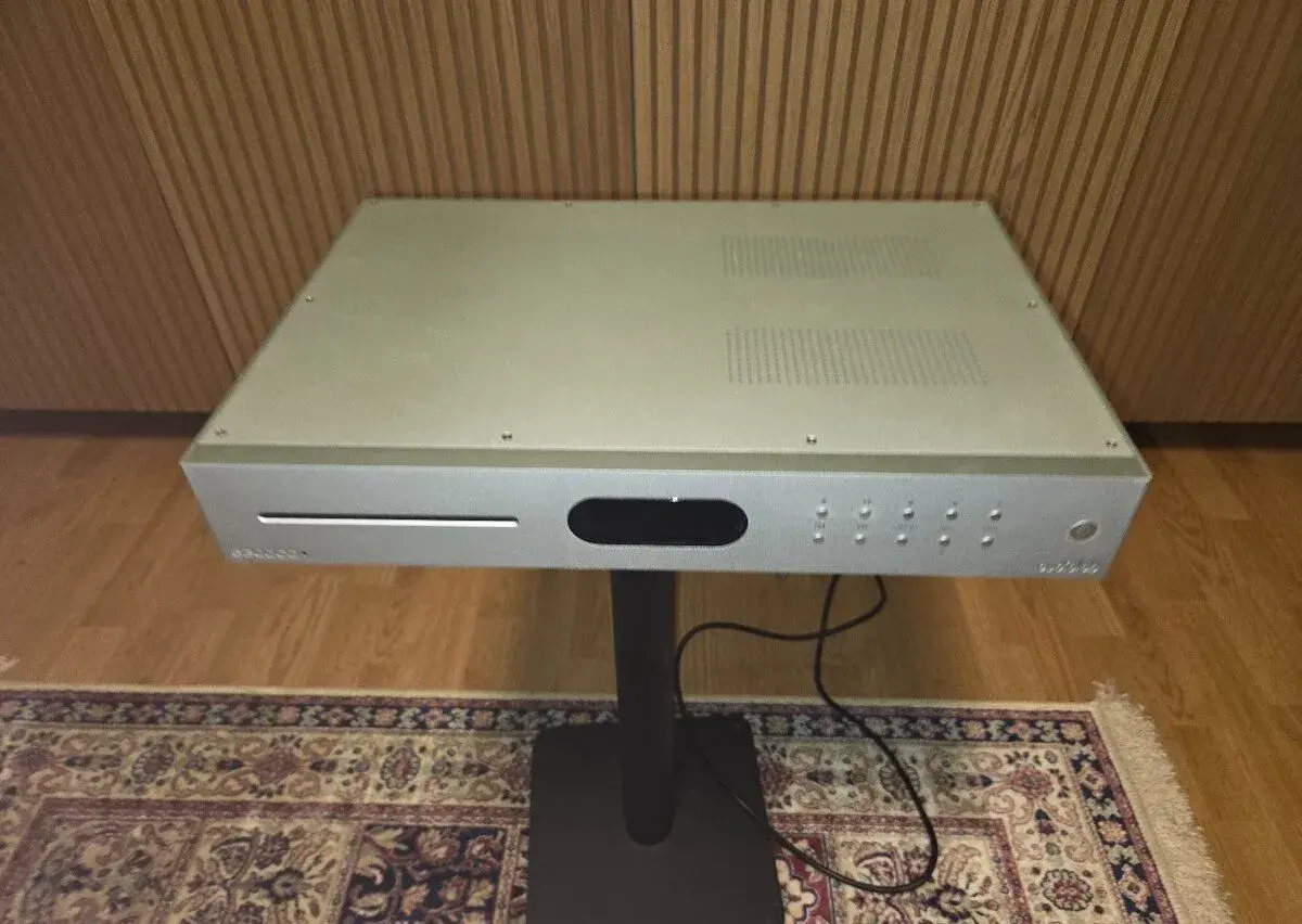 CD přehrávač a D/A převodník Audiolab 8300CD