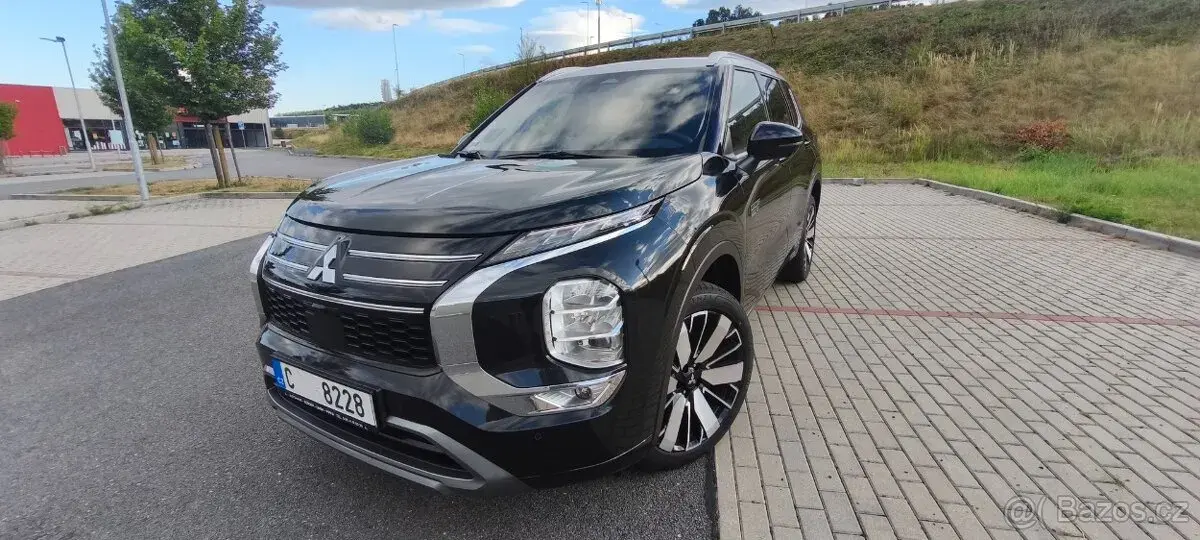 Mitsubishi Outlender – 2026, 700 km