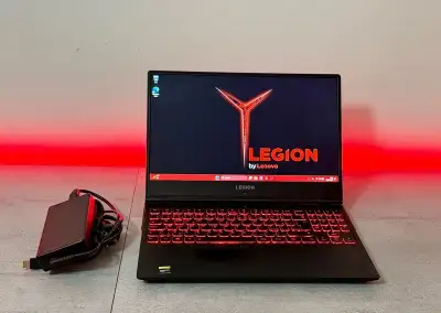 STARŠÍ HERNÍ NOTEBOOK I5 9300HF/8GB RAM/GTX 1650/512GB SSD