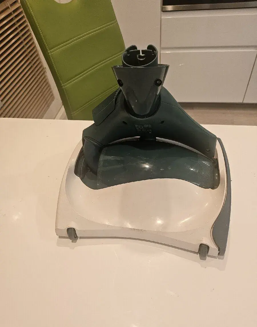 Vysavač a čistič k vysavači Vorwerk