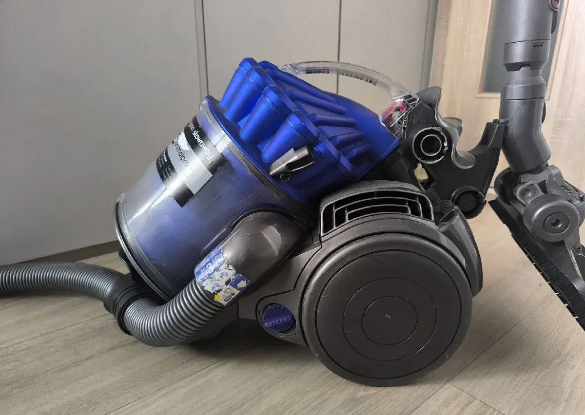 Bezsáčkový vysavač Dyson 1400 W