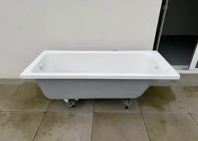 Novou vanu 160x70