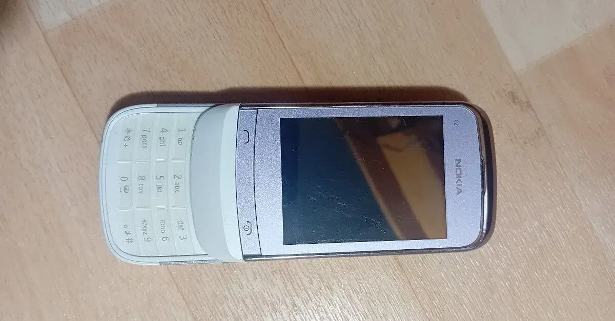 Nokia C2-06 (bez baterie)