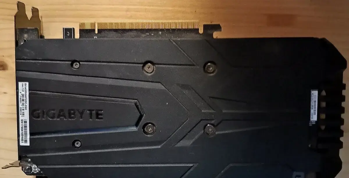 NVidia GeForce GTX 2GB (verze s napájením)