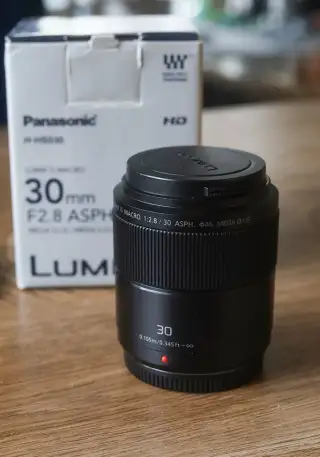 makro objektiv Panasonic Lumix G Macro 30 mm F2.8 ASPH