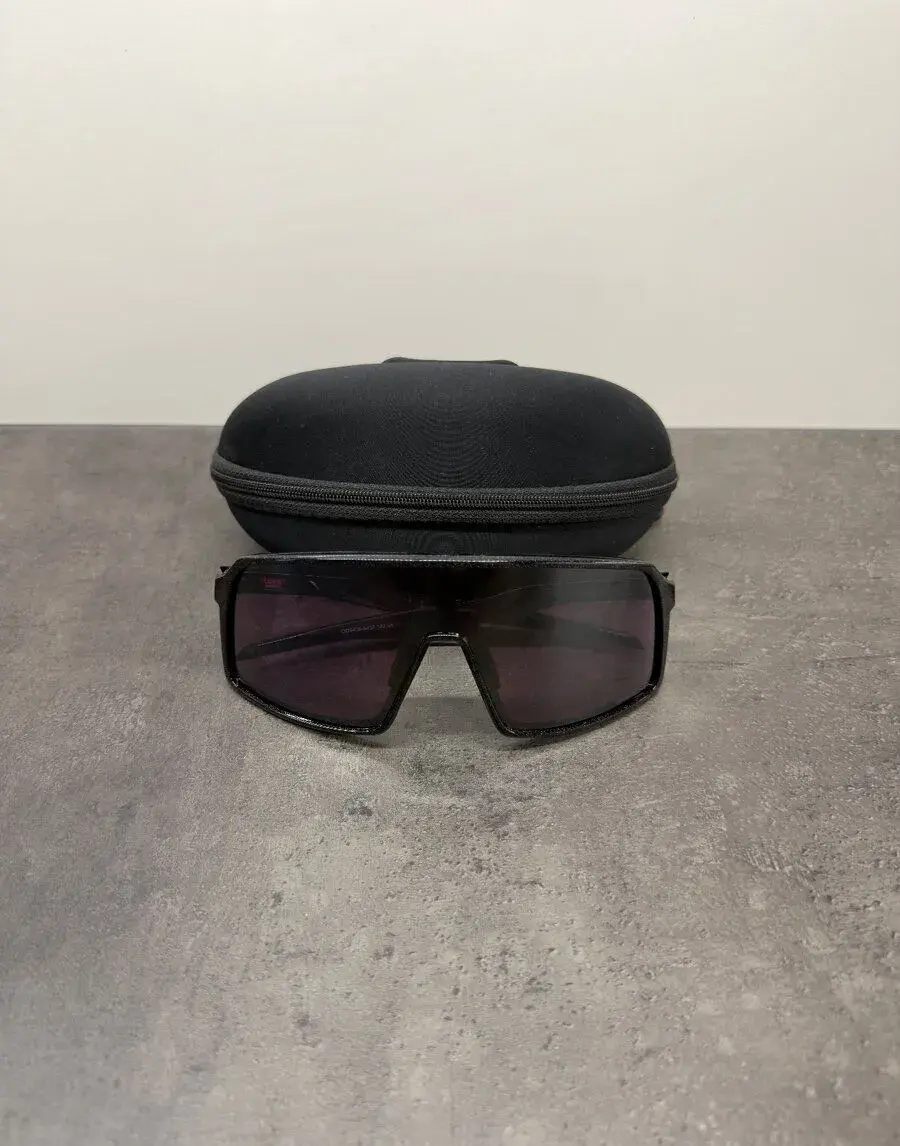 Sluneční brýle Oakley Sutro