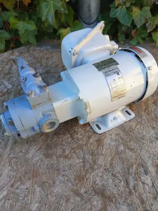 Elektromotor se zubovým čerpadlem