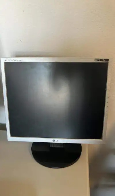 LG Flatron L1753 TR LCD monitor