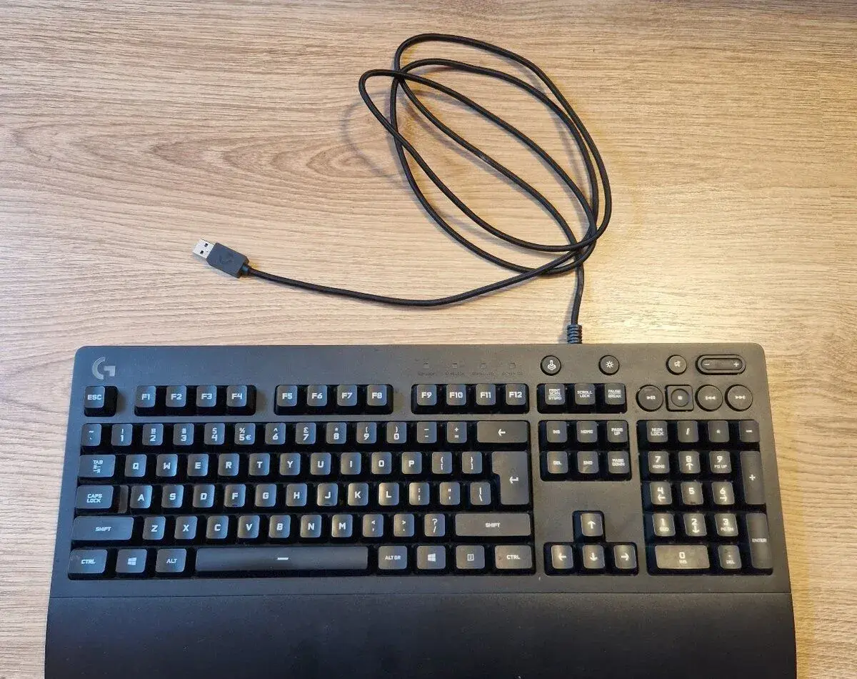 Logitech Prodigy G213