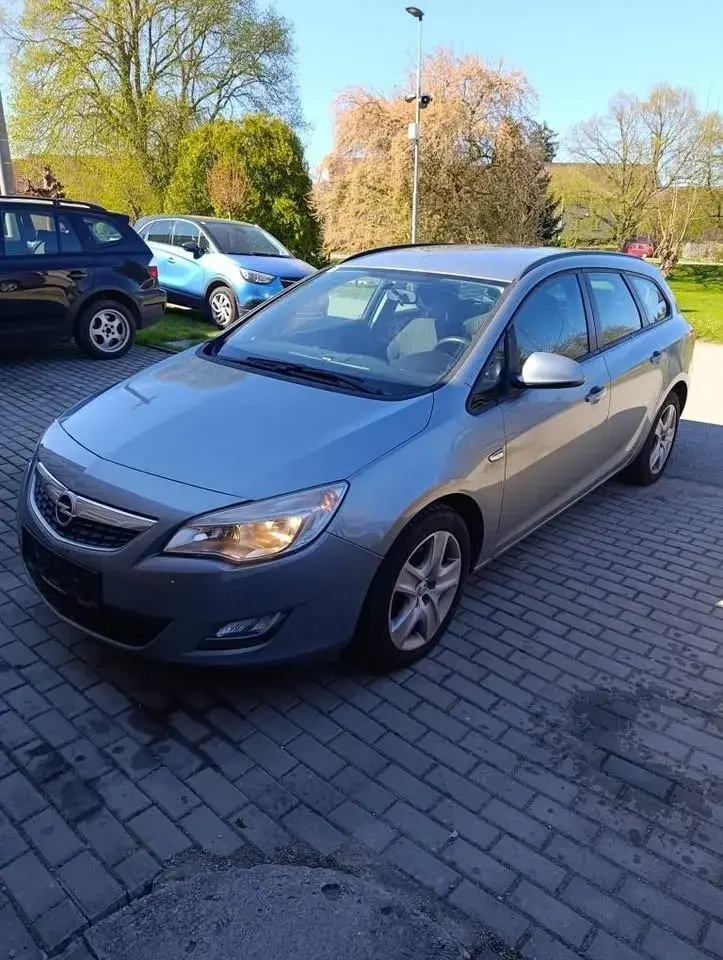 Opel Astra – 2012, 169 000 km
