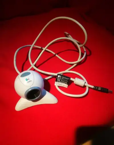 WEB kamera a stojánkový mikrofon zn Logitech,kabel scart49