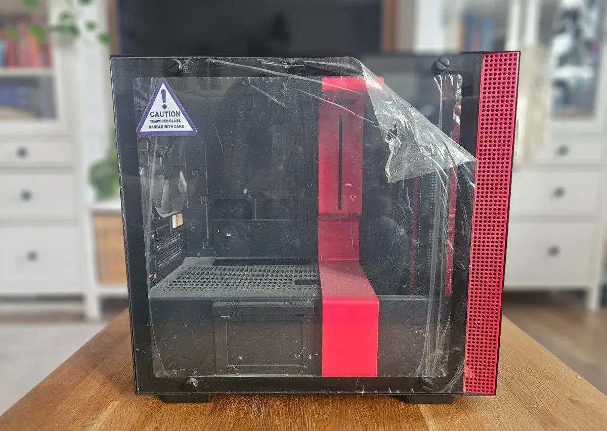 NZXT H200 – Mini-ITX skříň, černo-červená, NEPOUŽITÁ