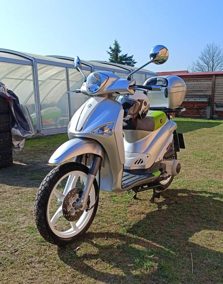 Skůtr Piaggio Liberty 125