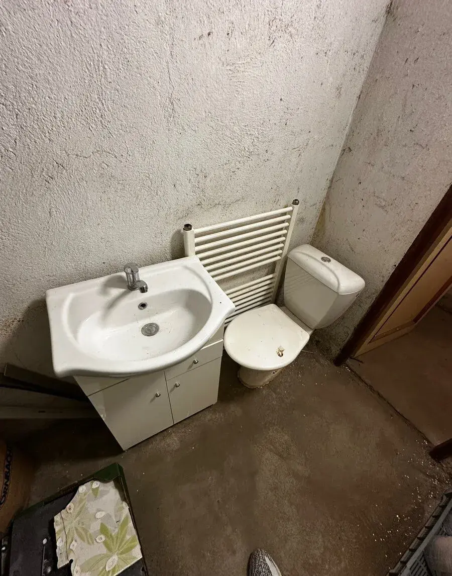 Nábytek do koupelny a toaleta