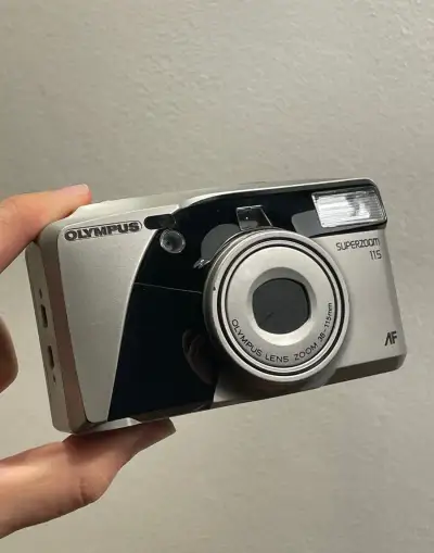 Olympus Superzoom 115 – analogový fotoaparát na kinofilm