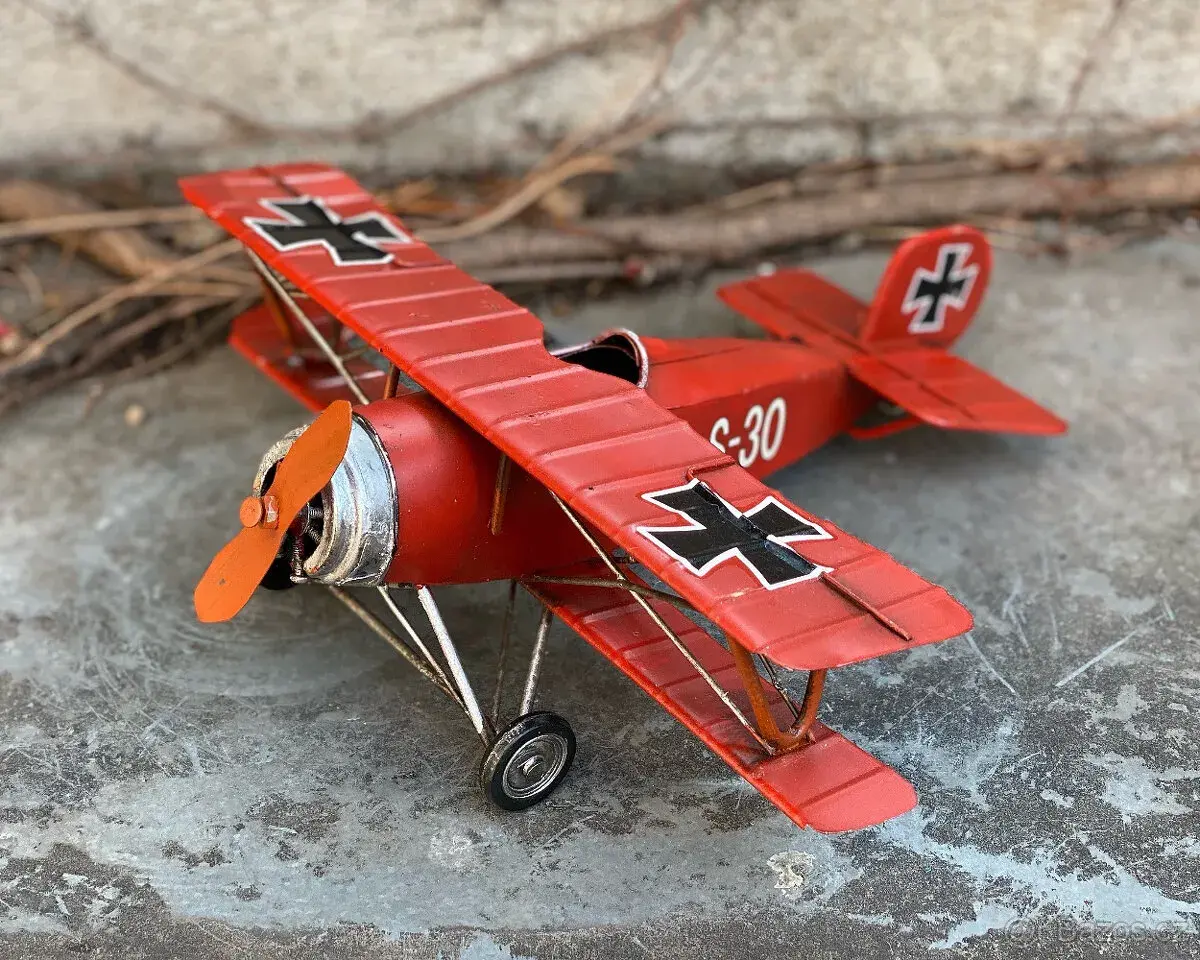 Plechový model Red Baron dvouplošník stíhačka 1. světová val