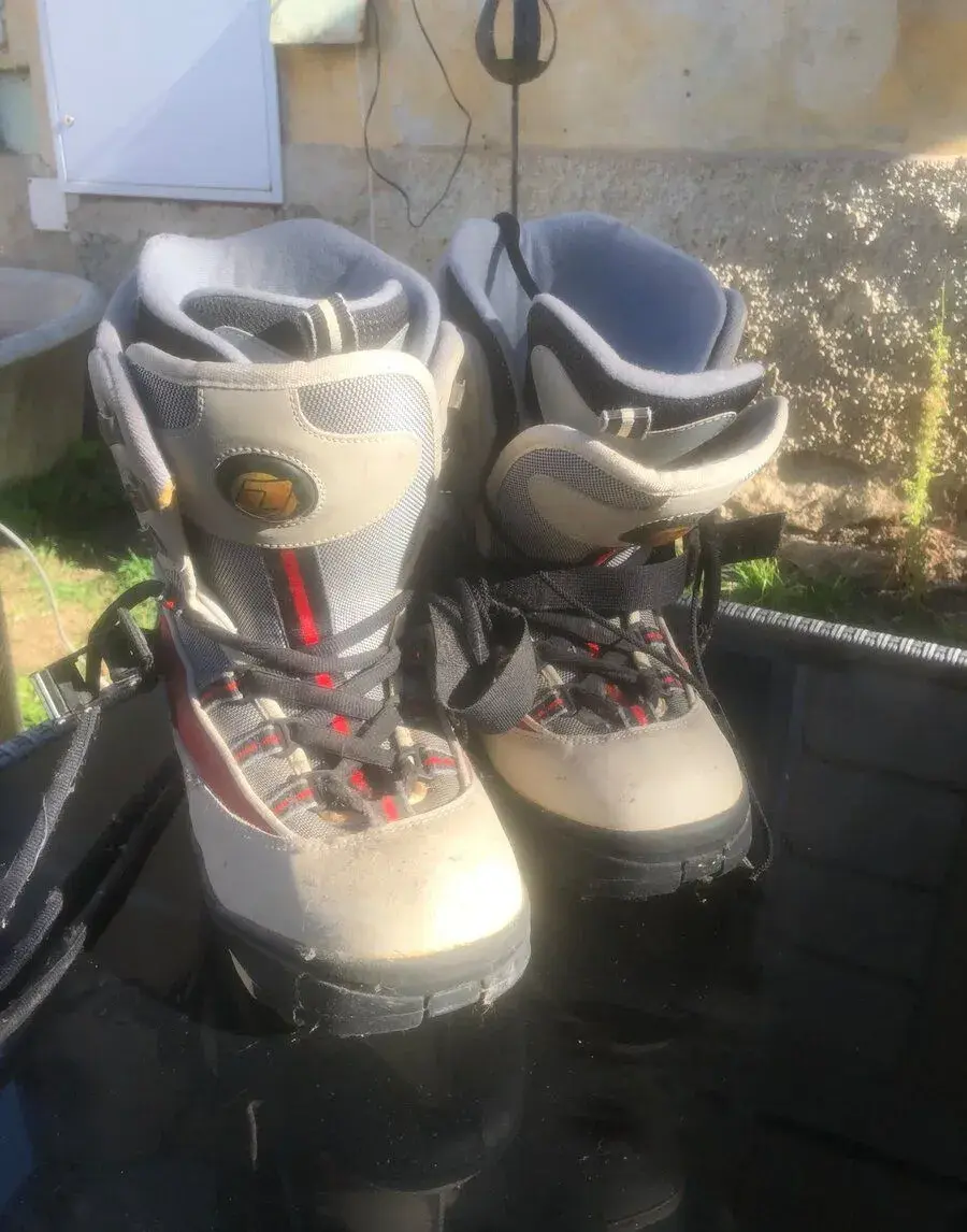 Boty na snowboard Deeluxe
