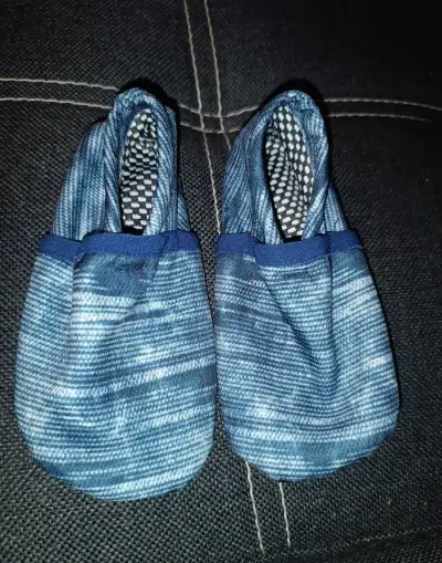 softshellové barefoot capáčky
