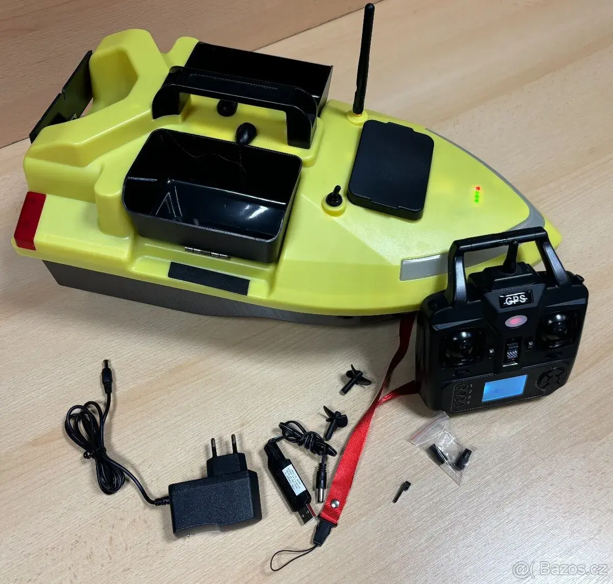 Tříkomora loďka s GPS s baterií 12000mAh včetně obalu
