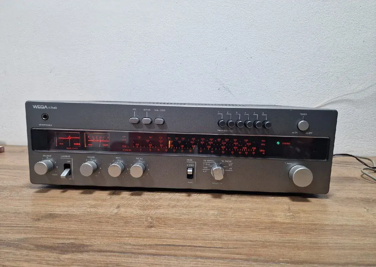 Vintage Hi-Fi receiver WEGA R 3140 (Special Edition)