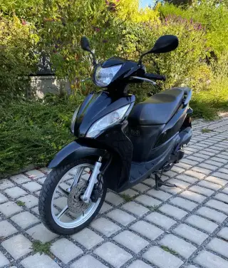 Skútr Honda Vision bez ŘP 25 km/h jako elektrokoloběžka