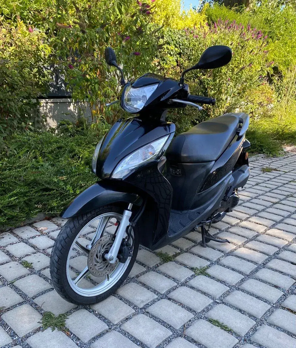 Skútr Honda Vision bez ŘP 25 km/h jako elektrokoloběžka