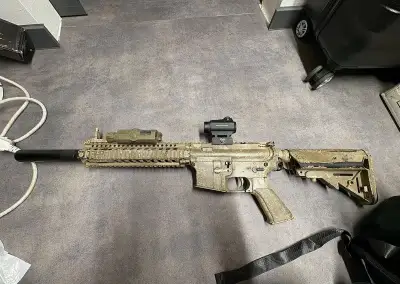 Airsoftová puška M4 / M4A1 Custom + kolimátor Vector Optics