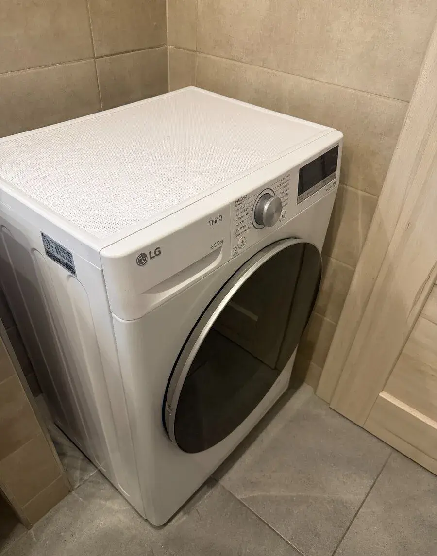 LG F2DV5S8S1 – pračka se sušičkou 8,5/5 kg, výborný stav