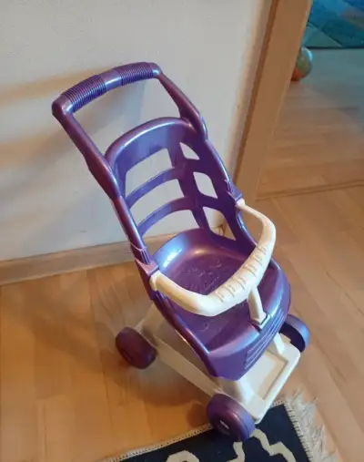 Kočárek pro panenky