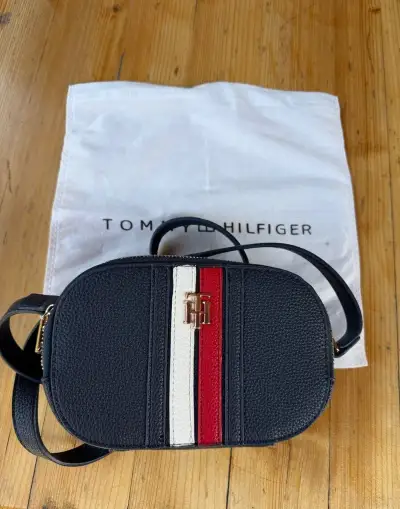 Kabelka crossbody Tommy Hilfiger
