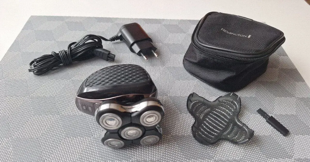 Holicí strojek na hlavu Remington XR1500 černá