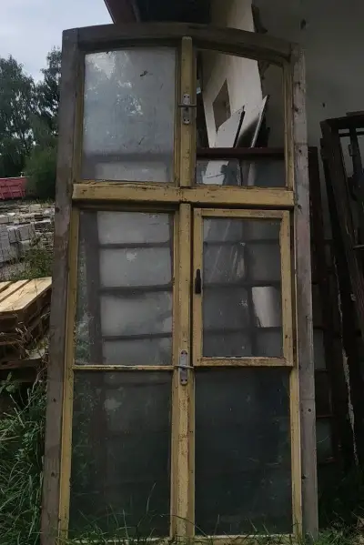 Stara dřevěná okna s rámy
