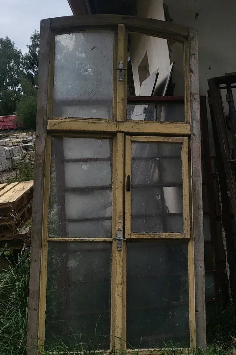 Stara dřevěná okna s rámy