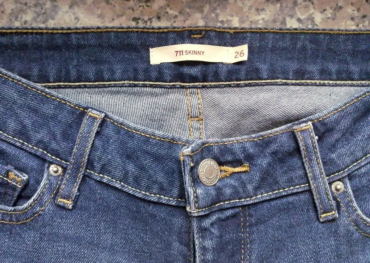 Levis 711