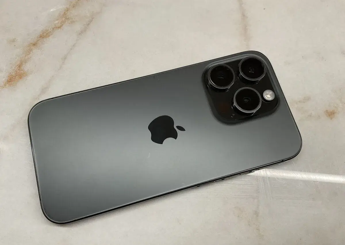 Apple iPhone 15 Pro 256 GB – Black Titanium – 10 990 Kč