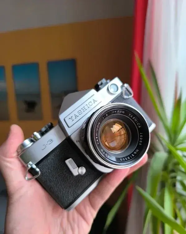 Krásná zrcadlovka na film Yashica J3 + objektiv