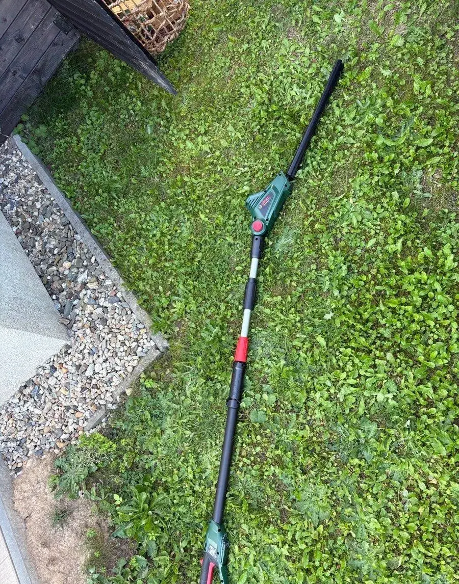 Aku teleskopické nůžky Bosch UniversalHedgePole 18