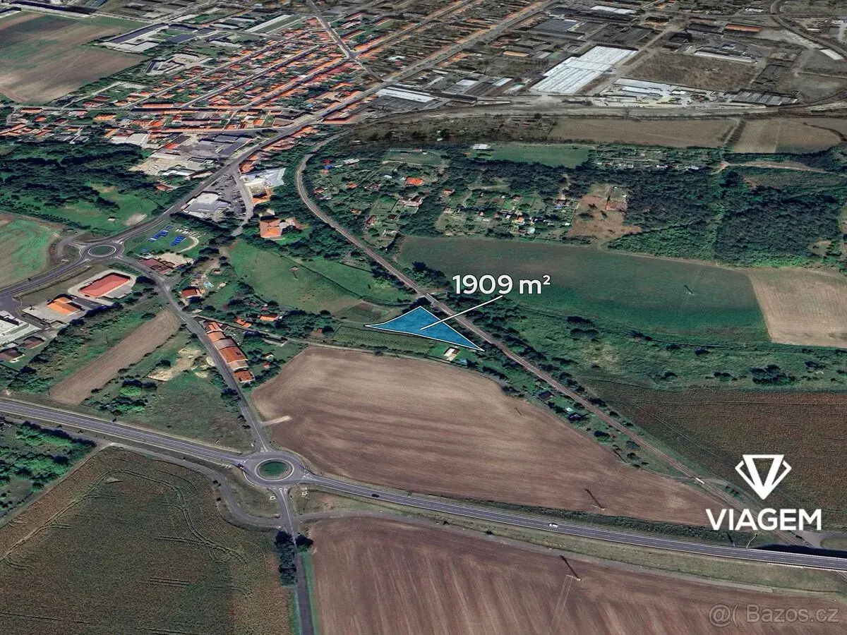 Zahrada 1 909 m², Podíl 33 % o výměře 636 m²