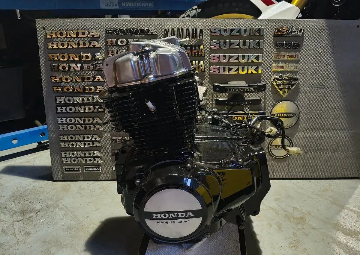 Perfektní motor Honda CM 400T, CB400N